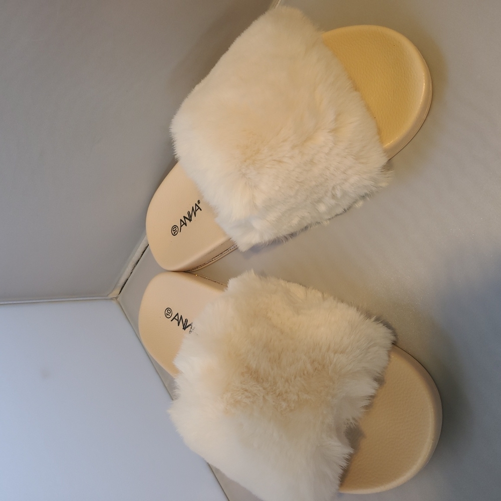 White faux fur slides